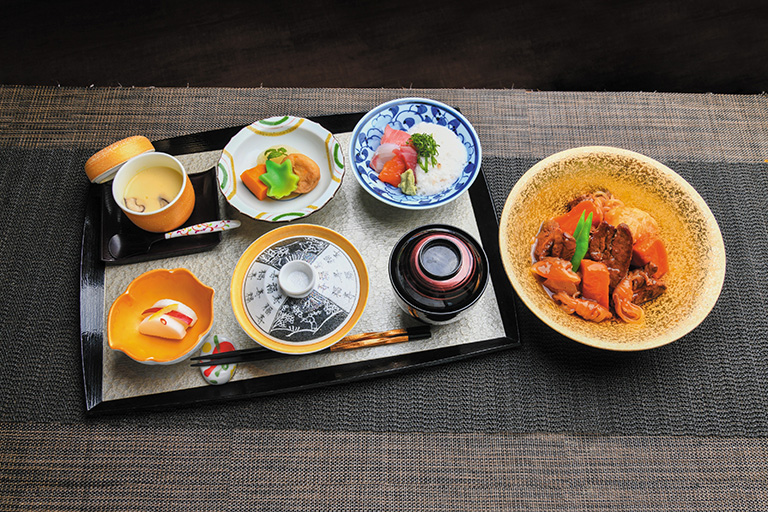 ごろごろ肉じゃが定食～県産ばれいしょとにんじん使用～